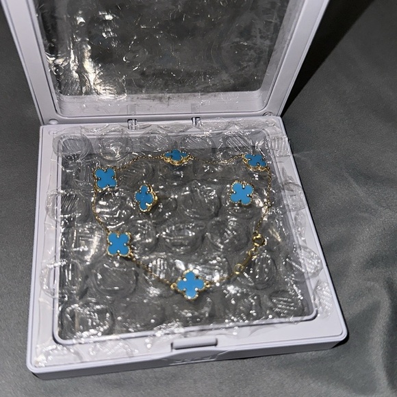 NEW Gold and Blue Clover Bracelet and Earrings set - Picture 2 of 6